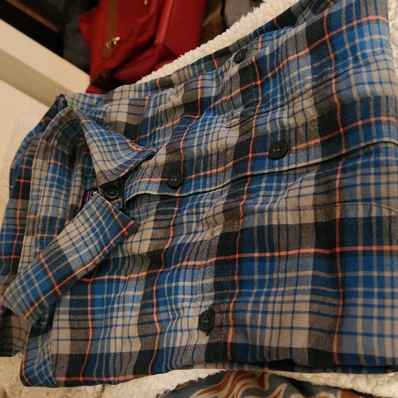 Patagonia Men's Blue Plaid Long Sleeved Button Down Shirt, Size Small - Picture 6 of 7